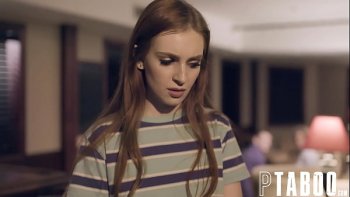 Папаша заметил что дочурка уже выросла и стала полноценной женщиной и он все чаще думал о том чтобы