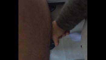 Зрелые муж и жена занимаются любовью