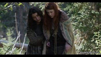 Узкая розовая писька крошки едва вмещала в себе венозного полового гиганта самца