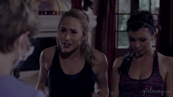 Возбудилась и сама