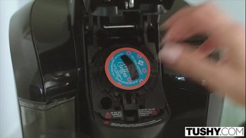 Смотрите русское порно видео в котором парень трахается с гибкой блондинкой