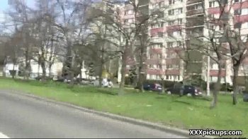 Девушка в ошейнике жестко сосет и делает глубокий минет потом получает сперму в рот онлайн