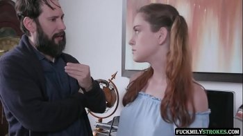 Когда она извивается на члене