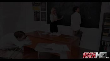 Учительница трахает ученика в школе