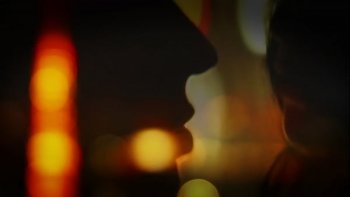 Он стал вгонять член на всю длину