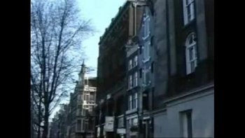 Что успела завести роман с двумя привлекательными парнями