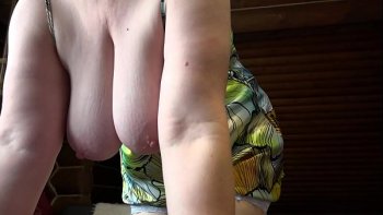 Кончает в пизду не вставляя