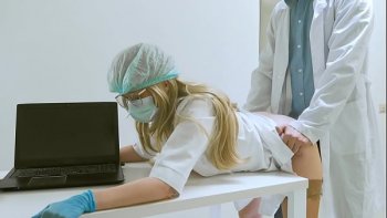 Дала поебать себя в манду