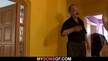 Папа потрахал подружку сына