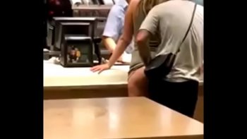 Откровенная девушка ебутся в дупло