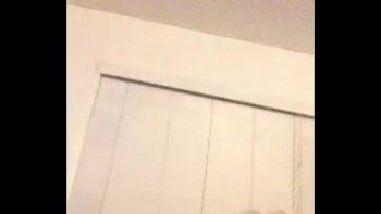 Гриша играет в разработанную пизду