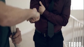 Они знали зачем туда ехали и без лишних разговоров начали с ними ебаться прямо на грязной земле