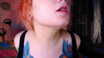 Сладко вставила язык в промежность