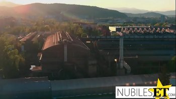 Смотрите порно, где сладкая девка спаривается с двумя любовниками