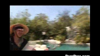 Сука неистово орет