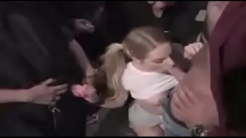 Взрослые мужики трахают девок