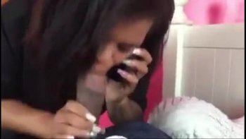 Отличная соска ложится боком на кровать после минета