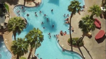 Парниша прижался к ней руками