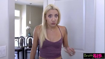 К милым лесбиянкам присоединился в постели паренек