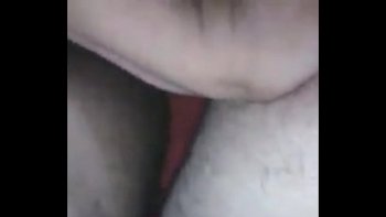 Девушка дала им полотенца и сделала горячий чай