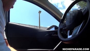 Девушка попросила подрочить на нее