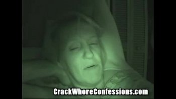 Мужчина кончает жене на лицо