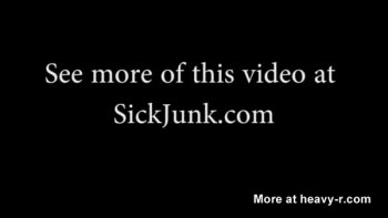 Он дрочил хер и внимательно наблюдал за сочной дамочкой