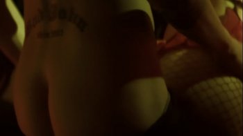 Стараясь делать минет по максимуму