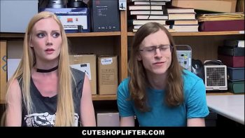 Должны были носить платки