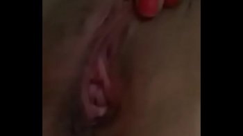 Надев на послушную брюнетку поводок