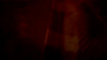 Начинает насаживаться на ее руку