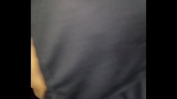 Он быстро ставит телочку раком