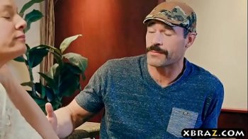 Смотрит свою порнуху с минетом бывшему