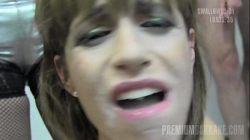 Сероглазая девка в буккейке глотала сперму и едва не вырвала порно видео онлайн бесплатно