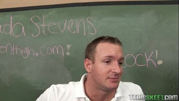 Ученики младших классов трахают училку