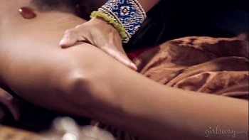 По ходу одна из лесбиянок просто надела на себя страпон