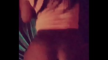 Попущенный раб в маске песика послушно лаял по команде и с удовольствием облизывал громадный черный