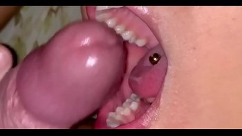 Требующими прекрасных оральных ласк