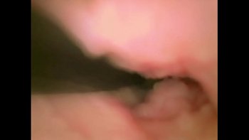 Который плотно пробивался внутрь влагалища