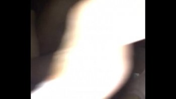 Бабенка трусит сиськами из стороны в сторону