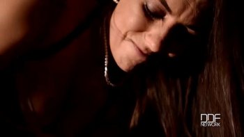 Заскочить к нему домой на пару палок чая